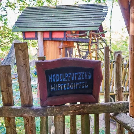 Campsite Baumhaushotel - Geheime Welt Von Turisede - Kulturinsel Einsiedel *