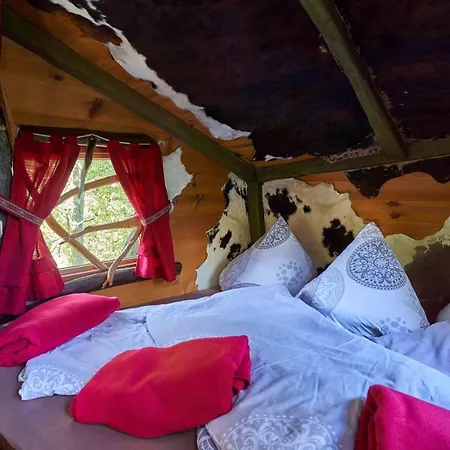 Campsite Baumhaushotel - Geheime Welt Von Turisede - Kulturinsel Einsiedel *